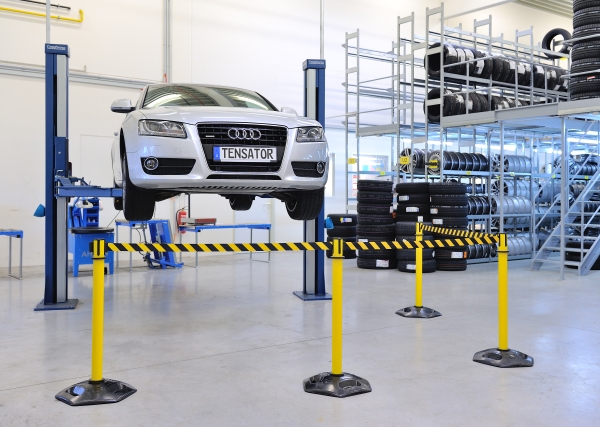 retractable-barrier-heavy-duty-yellow-3